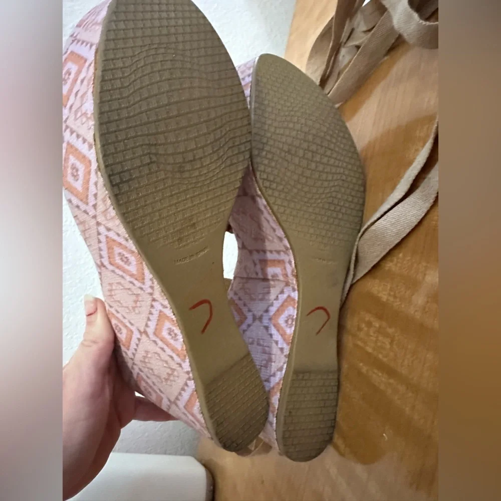 Theodora & Callum Stuart Weitzman Biarritz Pink & Orange Ikat Wedge Sandals -9.5 - Picture 7 of 12